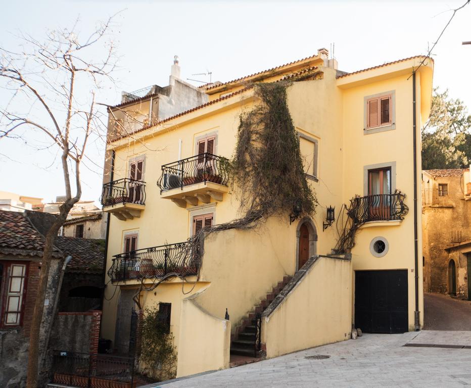 The Clock Houses Borgo Gallodoro Letojanni Exterior photo